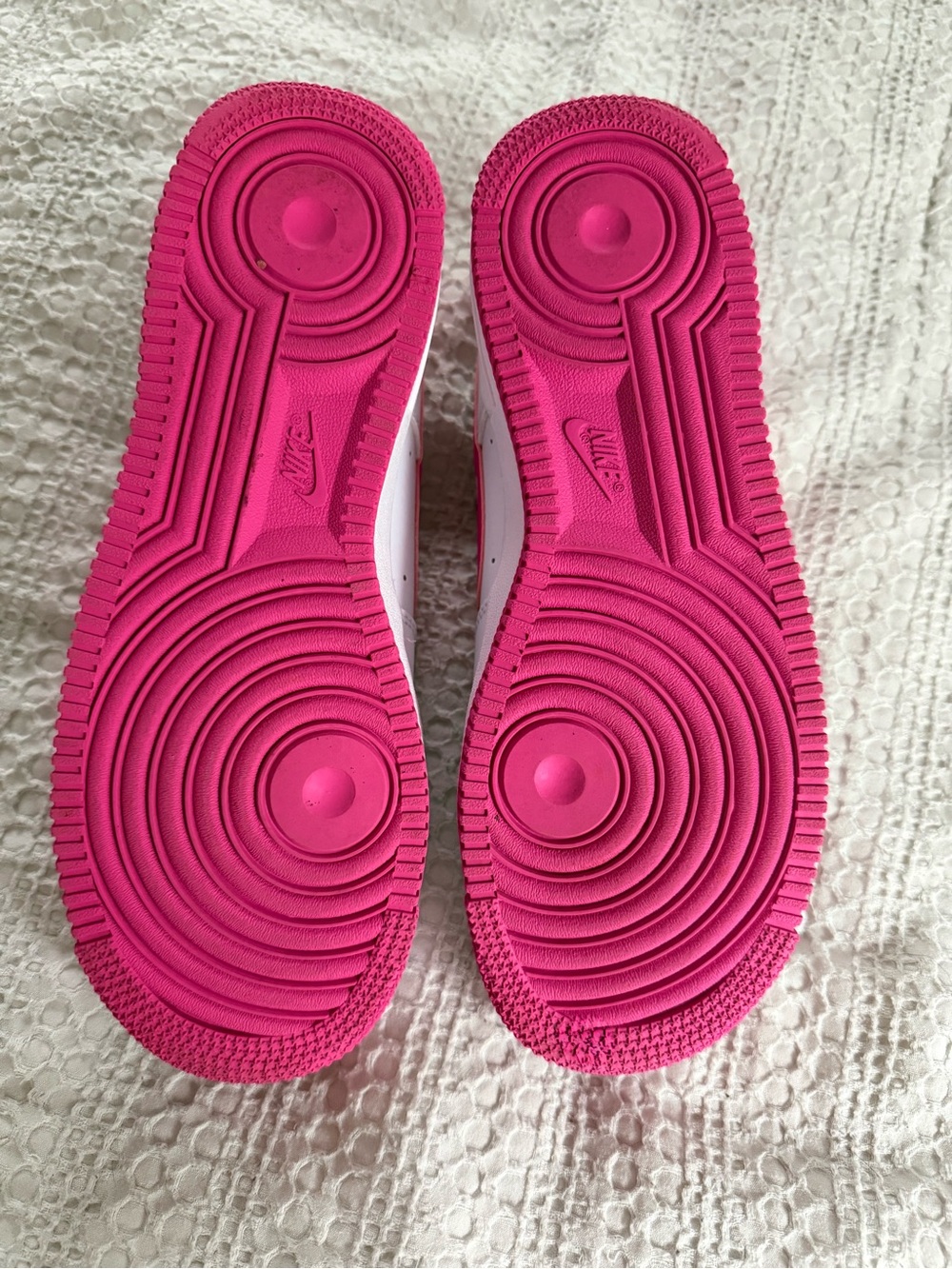 Nike White & Pink Women's Air Force 1 Low Sneakers - Picture 3 of 3
